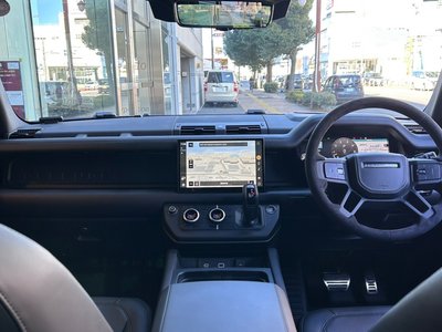 LAND ROVER DEFENDER - 10