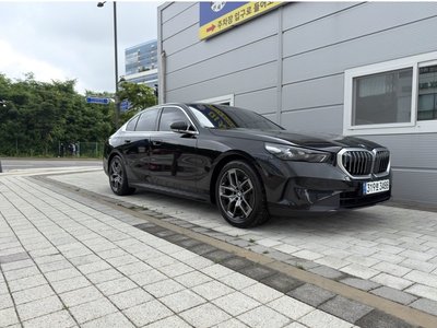 BMW 5 SERIES - 1