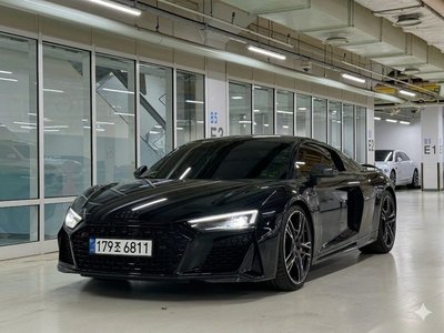 AUDI R8 - 1