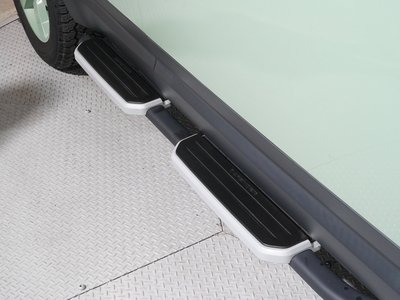 LAND ROVER DEFENDER - 9