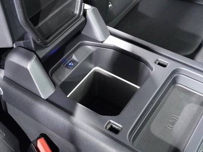 LAND ROVER DEFENDER - 8