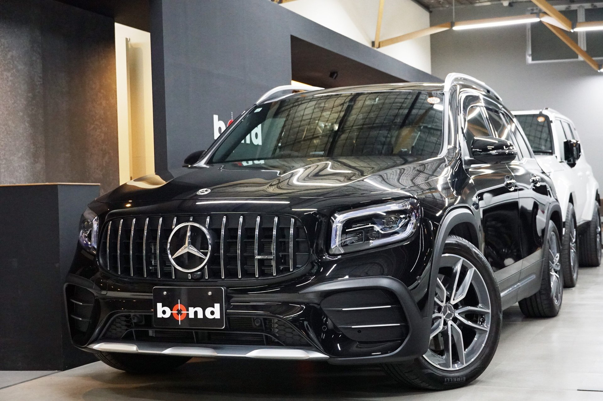 MERCEDES-BENZ GLB AMG - View 1