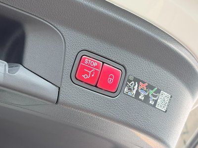 2025 Mercedes-BENZ GLE — миниатюра 20