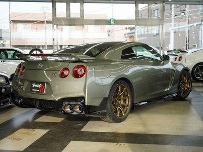 NISSAN GT-R - 2