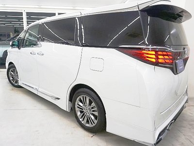2025 Toyota ALPHARD photo 9