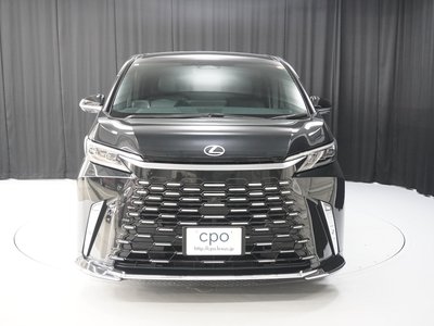 صورة 8 لـ 2023 Lexus LM