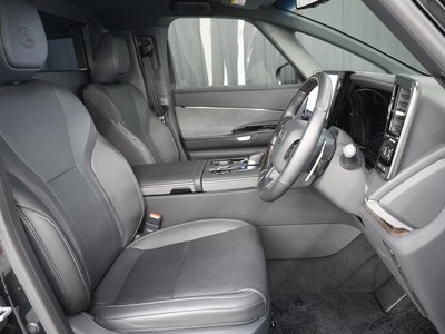 صورة 9 لـ 2023 Lexus LM