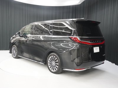 صورة 4 لـ 2023 Lexus LM
