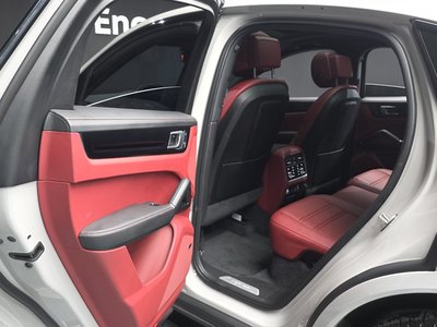 2023 Porsche CAYENNE — миниатюра 16