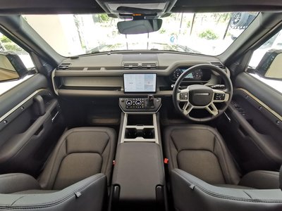 LAND ROVER DEFENDER - 4