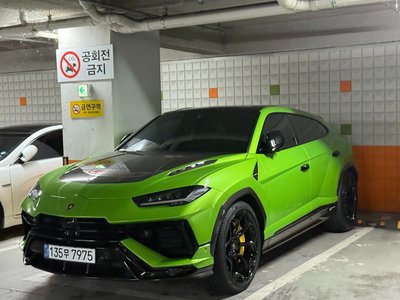LAMBORGHINI URUS - 8