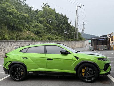 LAMBORGHINI URUS - 7