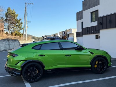 LAMBORGHINI URUS - 6