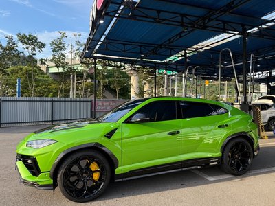 LAMBORGHINI URUS - 10