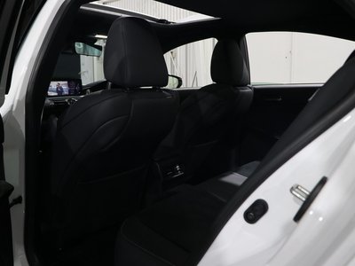 2024 Lexus IS — миниатюра 18