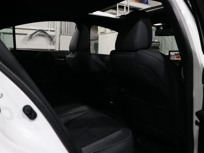 2024 Lexus IS — миниатюра 16