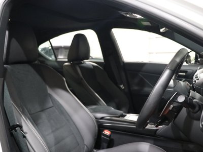 2024 Lexus IS — миниатюра 12