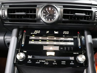 2024 Lexus IS — миниатюра 31