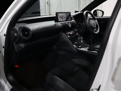 2024 Lexus IS — миниатюра 13