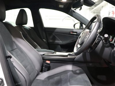 2024 Lexus IS — миниатюра 11