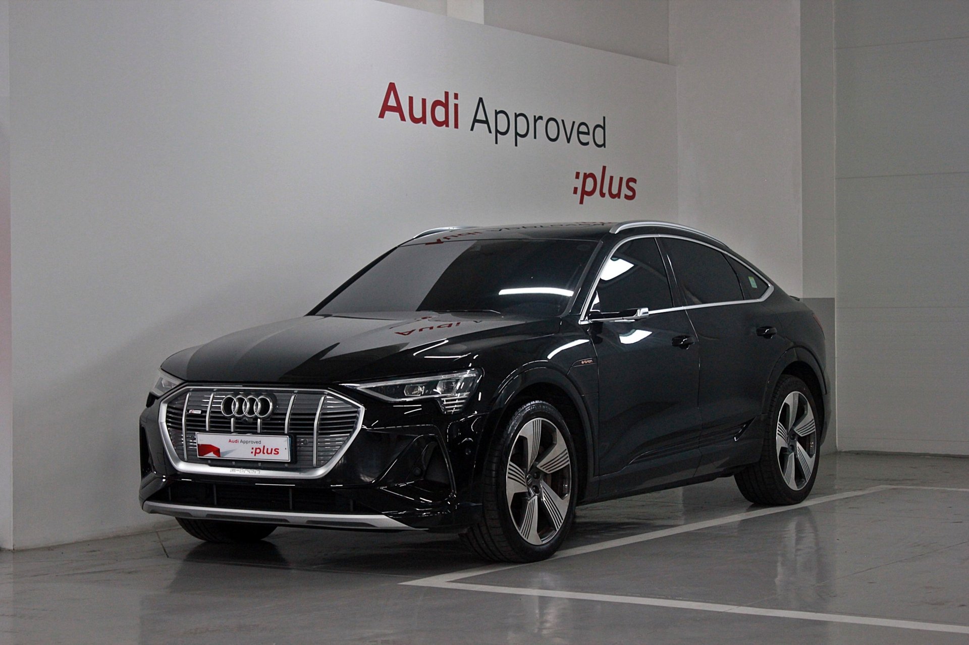 AUDI E-TRON - View 1