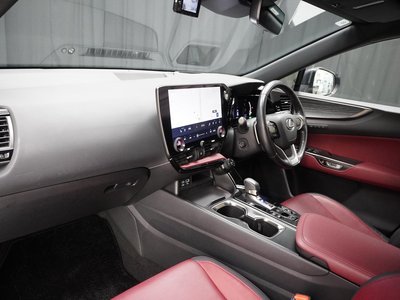 2022 Lexus NX — миниатюра 14