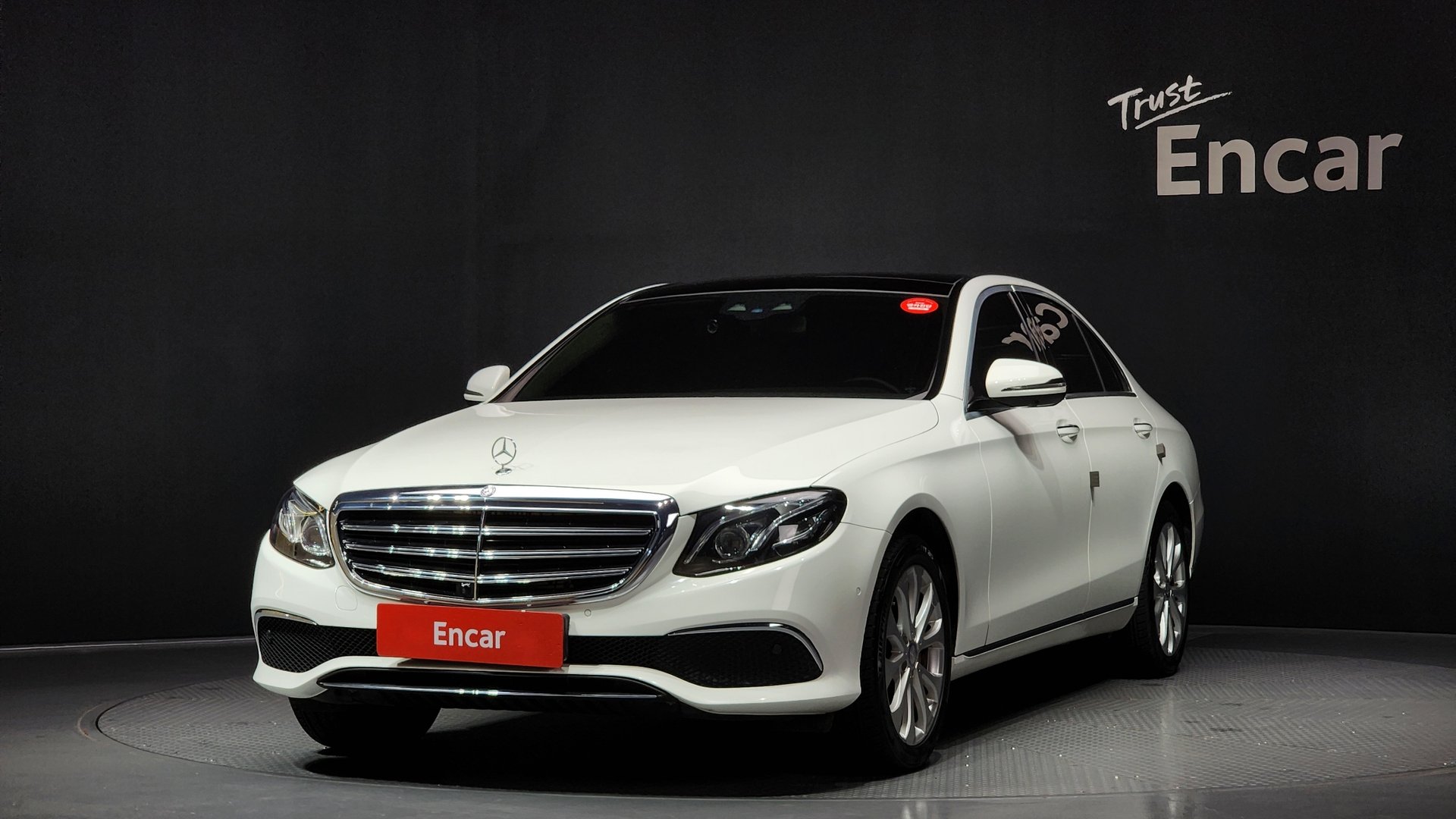 MERCEDES-BENZ E-CLASS - View 1