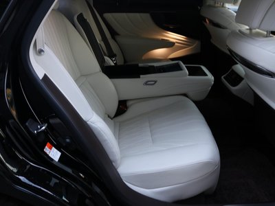 2020 Lexus LS — миниатюра 18