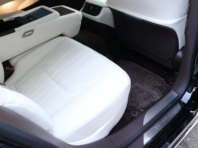 2020 Lexus LS — миниатюра 19