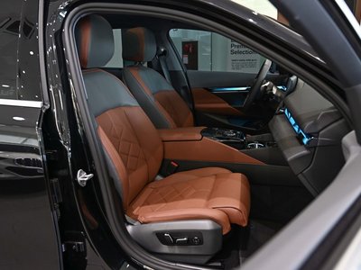 2025 BMW 5 SERIES thumbnail 13
