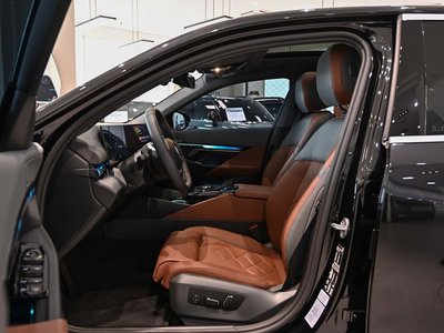 2025 BMW 5 SERIES thumbnail 12