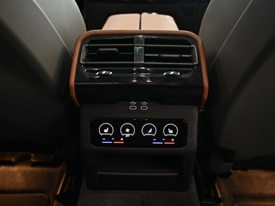 2025 BMW 5 SERIES thumbnail 17