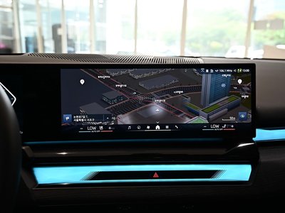 2025 BMW 5 SERIES thumbnail 14