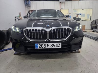 BMW 5 SERIES - 1