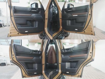 TOYOTA LAND CRUISER 250 - 7