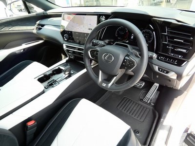 2025 Lexus RX — миниатюра 32
