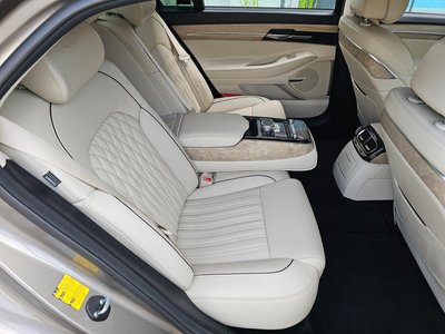 صورة 1 لـ 2021 Genesis G90