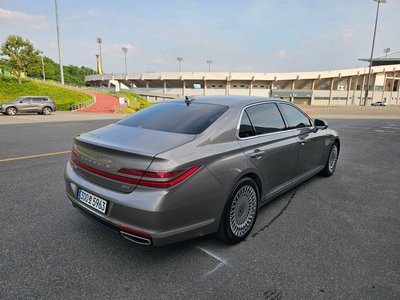 2021 Genesis G90 thumbnail 14