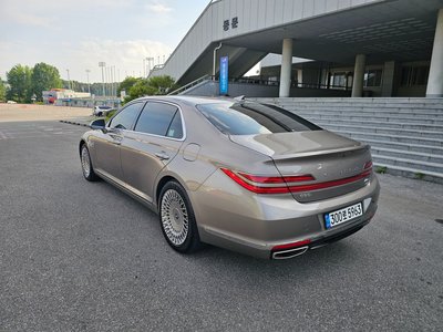 2021 Genesis G90 thumbnail 16
