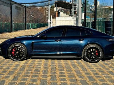 PORSCHE PANAMERA - 4