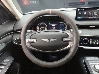 2022 Genesis GV70 — миниатюра 19