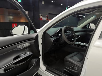 2022 Genesis GV70 — миниатюра 13