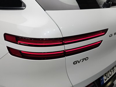 2022 GENESIS GV70 photo 10