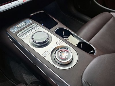 صورة 9 لـ 2021 Genesis GV70