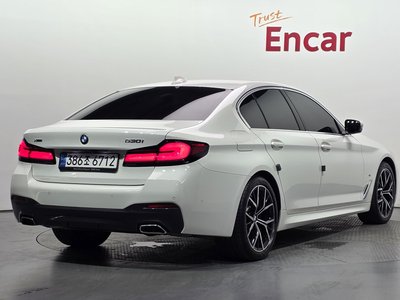 2022 BMW 5 SERIES — фото 3