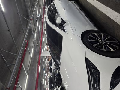 MERCEDES-BENZ EQE - 8