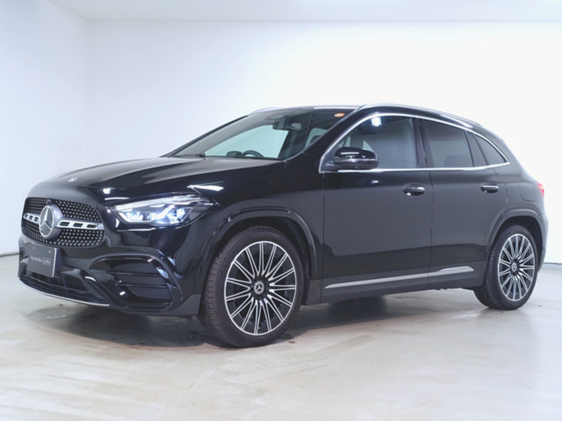 MERCEDES-BENZ GLA - View 1