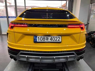 LAMBORGHINI URUS - 3