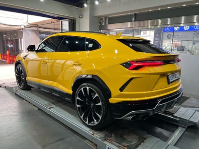 LAMBORGHINI URUS - 2