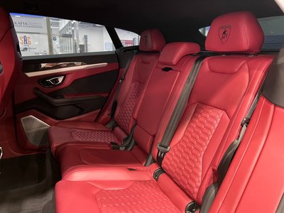 LAMBORGHINI URUS - 4